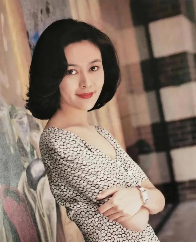 被偶遇：美貌还在婚姻没了自称“无性无爱”j9九游会(中国)网站62岁关之琳在韩国(图3)