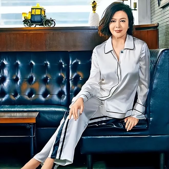 被偶遇：美貌还在婚姻没了自称“无性无爱”j9九游会(中国)网站62岁关之琳在韩国(图4)