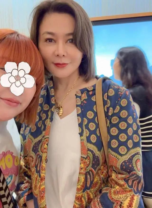 被偶遇：美貌还在婚姻没了自称“无性无爱”j9九游会(中国)网站62岁关之琳在韩国(图7)